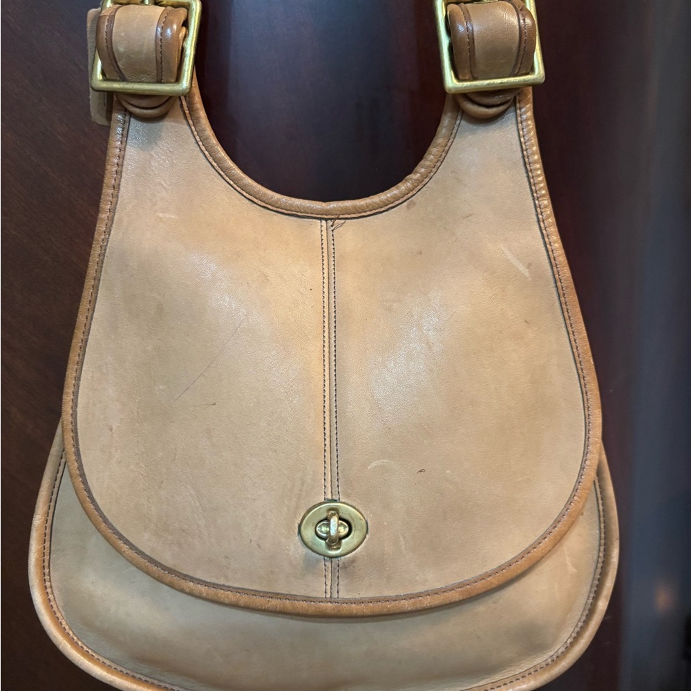 Coach Tan Leather Shoulder Bag with Turnlock Closure. Authentic NYC COACH